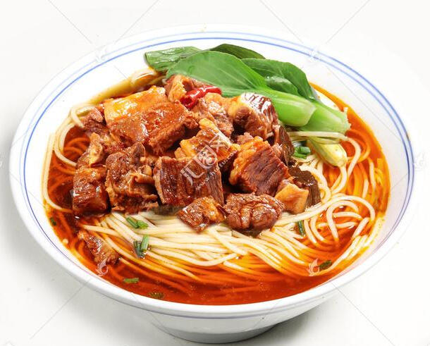 Reisnudelnsuppe mit Rinderfleisch